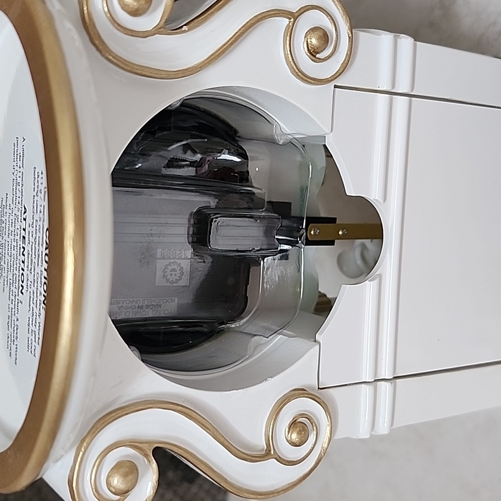 🕯BATH & BODY WORKS Christmas Candle Holder🕯 - Picture 10 of 10